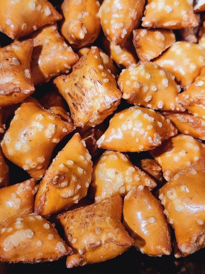 Pretzel nuggets (with Peanut butter)